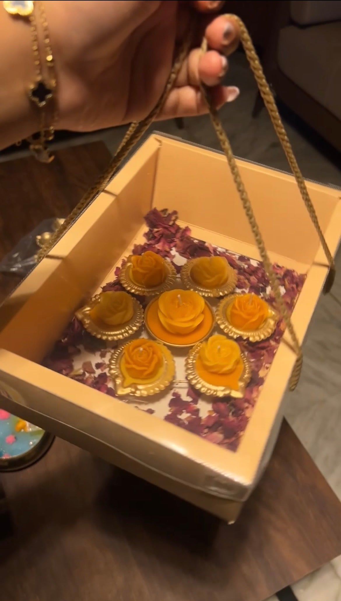 Rose urli design with box