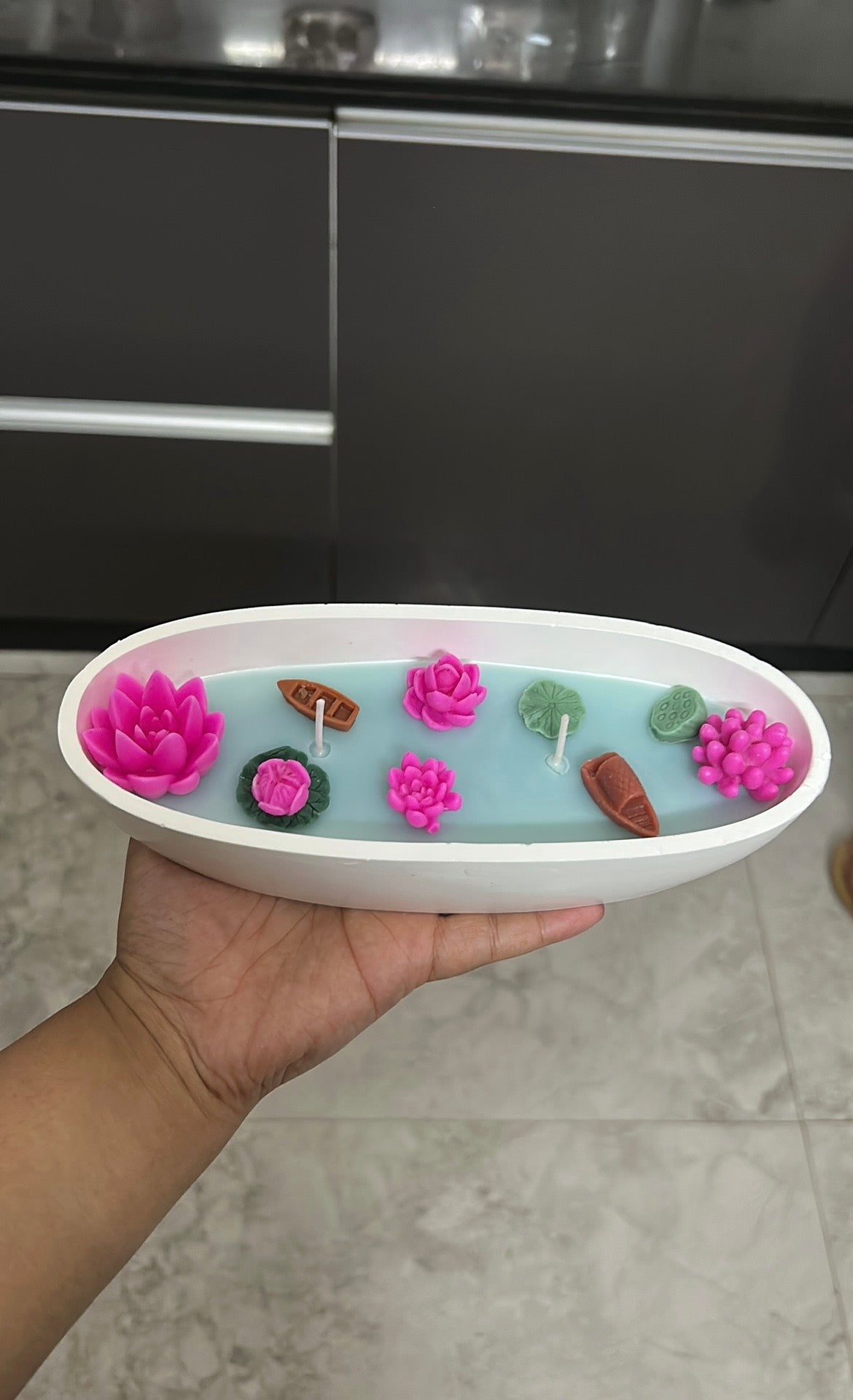 Lotus concrete candle